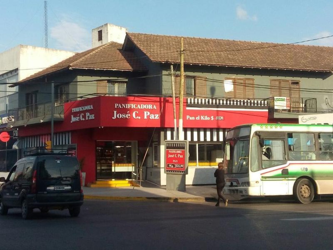 CASA DE CINCO AMBIENTES SOBRE LA RUTA