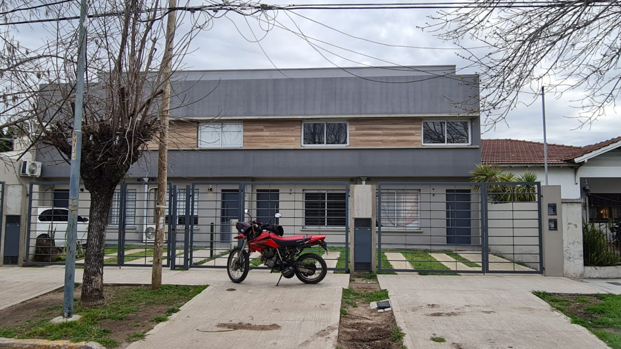 Venta Triplex 4 Ambientes (Muñiz)