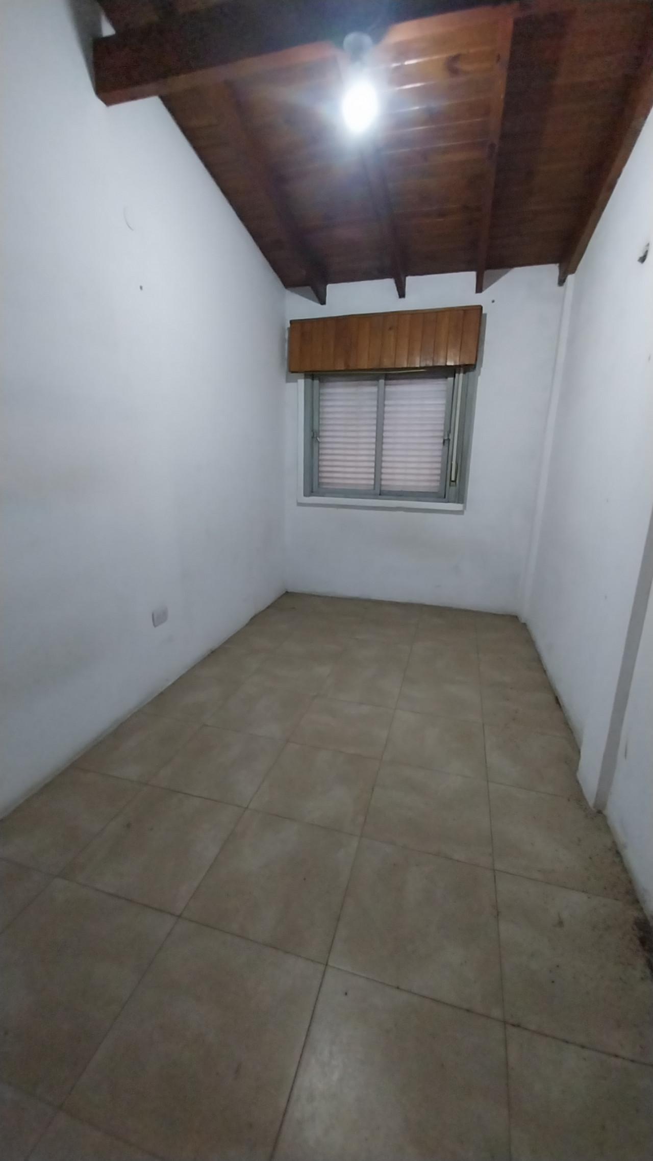 Habitación de depto en planta alta